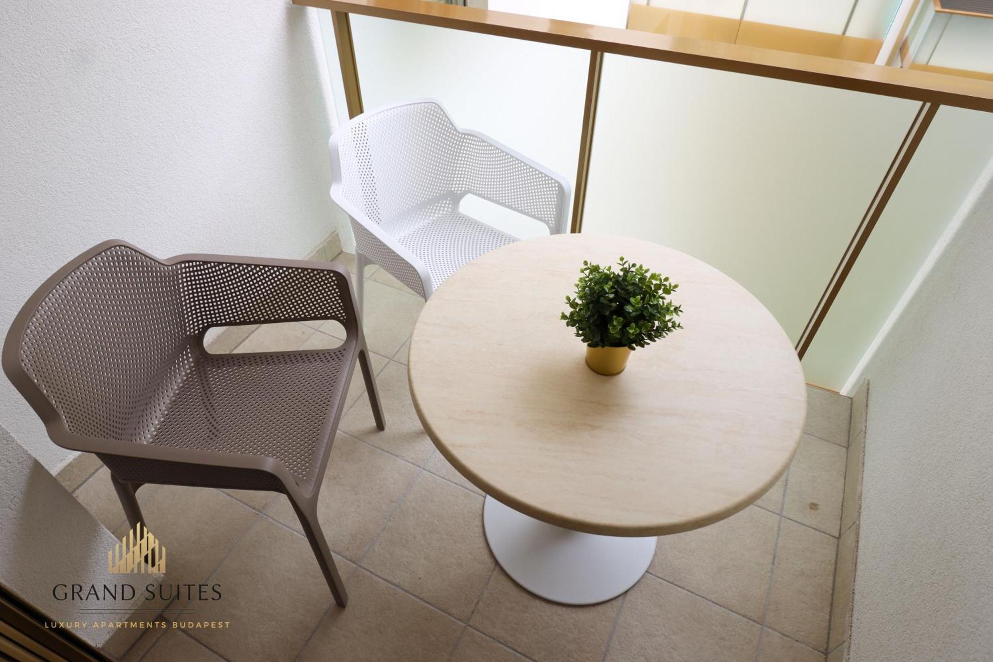 Grand Suites Central Budapest Exterior photo